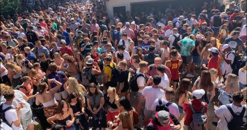 What is a Darty? Unpacking the Daytime Party Trend What is a Darty? Unpacking the Daytime Party Trend